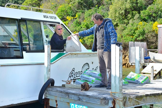 Queen Charlotte Sound Mail Boat Cruise - Mail deliveries at remote bays and jetties