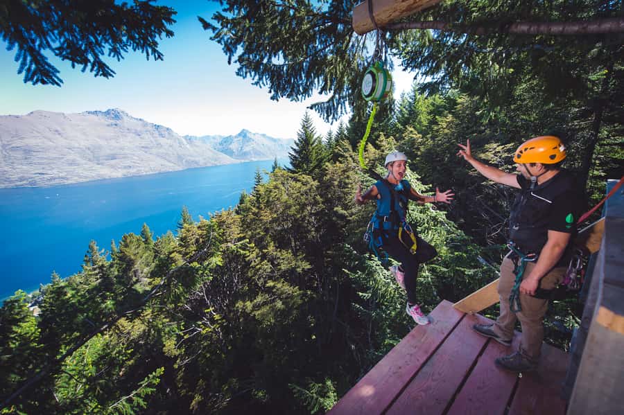Queenstown: 1-Hour Zipline Tour with 2-Lines & 21-Meter Drop - Reaching the treehouse above Queenstown