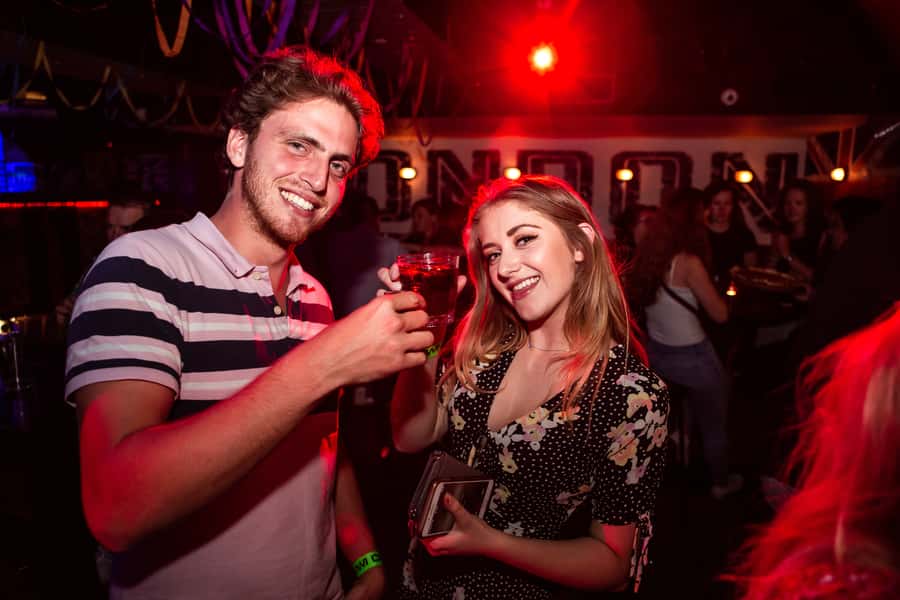 Queenstown: Bar Crawl with 5 Free Shots and Pizza - Booking details that matter