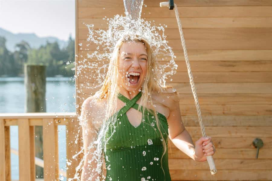 Queenstown: Floating Sauna Experience on Lake Whakatipu - The 60-minute hot, cold, and rest cycle
