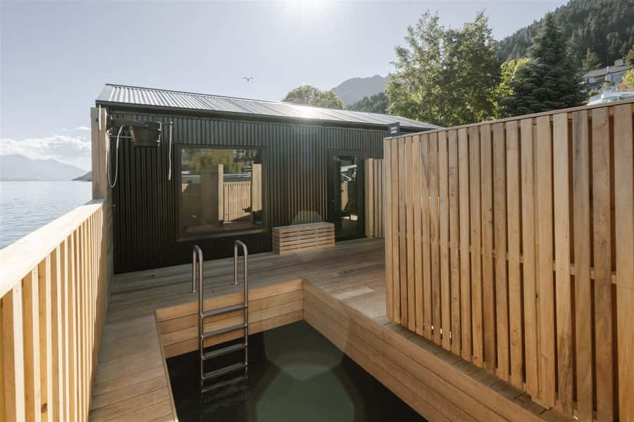 Queenstown: Floating Sauna Experience on Lake Whakatipu - Check-in at St Omer’s Wharf