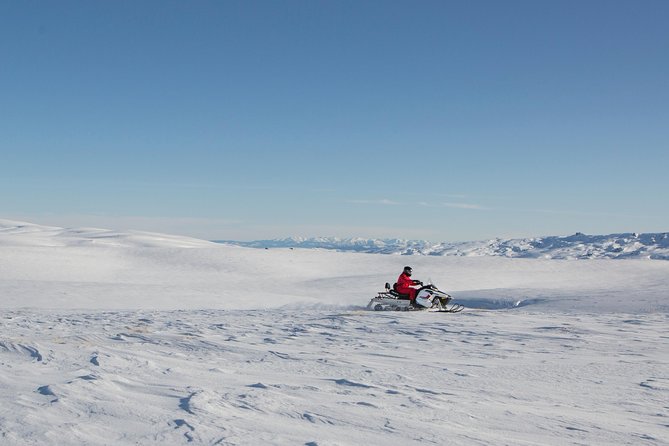 Queenstown Heli-Snowmobiling Adventure - The helicopter flight to Garvie Plateau