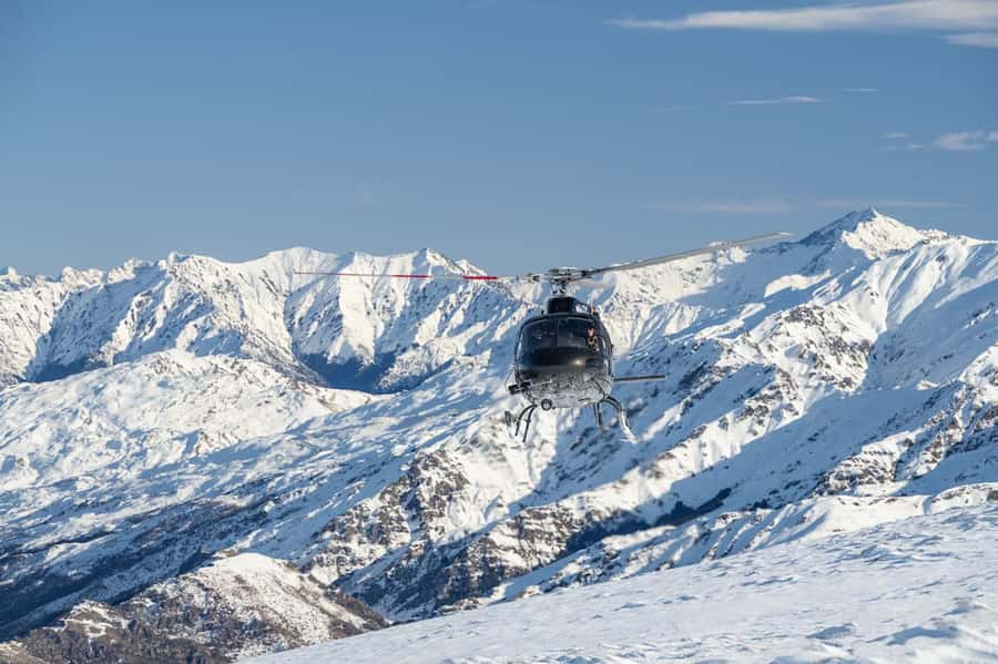 Queenstown Helicopter Flight with Snow Landing | 30 mins - The alpine snow landing