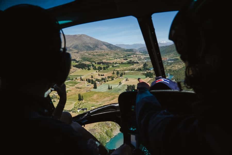 Queenstown: Helicopter & Wine Tasting Tour - Kinross Cottages, tasting time, and lunch