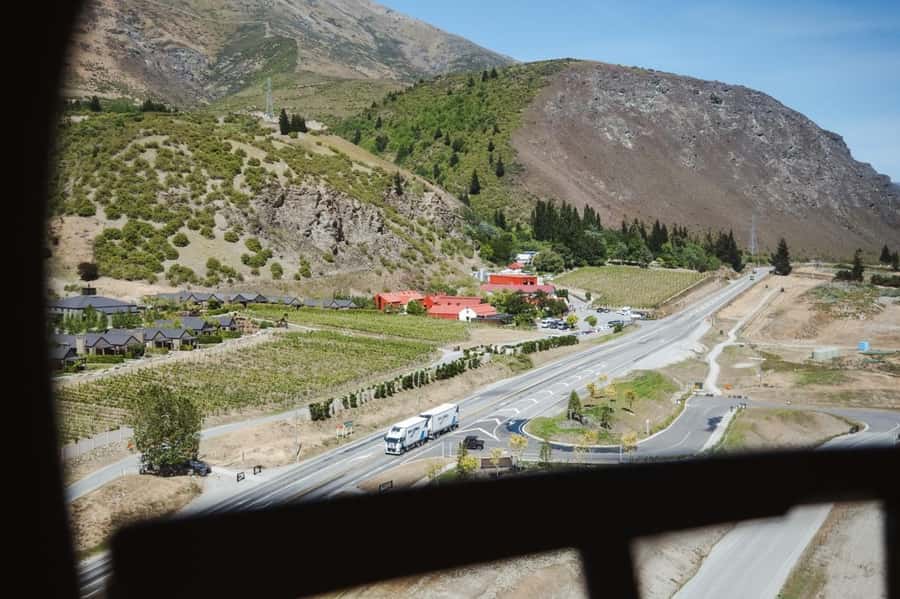 Queenstown: Helicopter & Wine Tasting Tour - The Mercedes van and group size