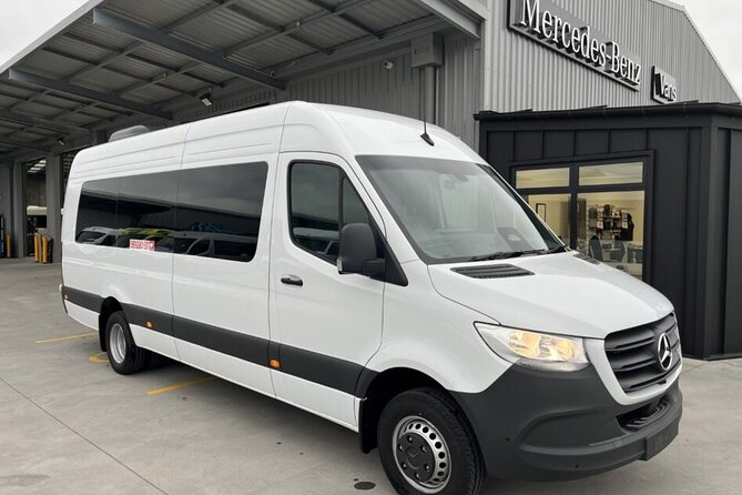 Queenstown International Airport To and From City Center Transfer - The 30 to 40 minute ride into town