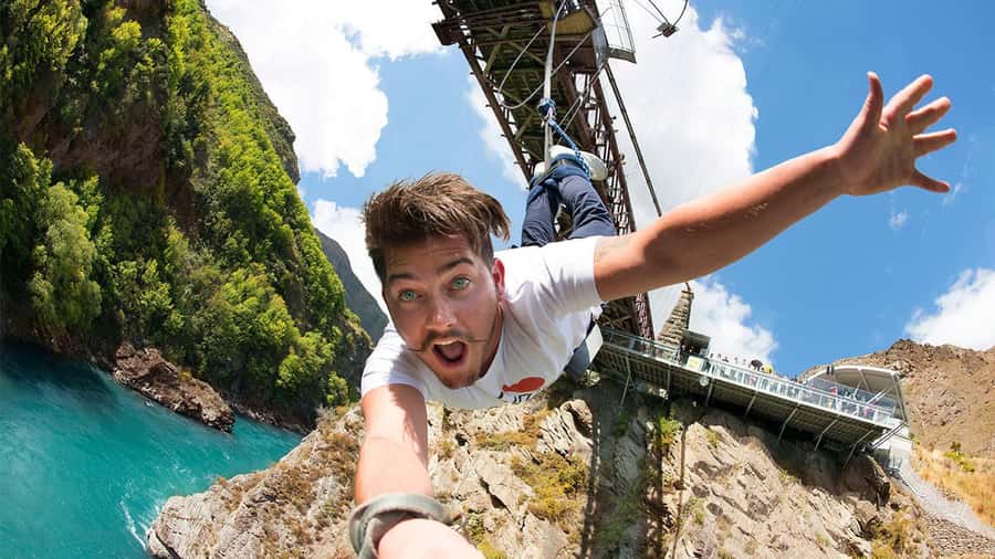 Queenstown: Kawarau Bridge Bungy - World's First Bungy! - Choosing a water touch or full dunk