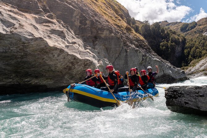 Queenstown Kawarau River Whitewater Rafting - The optional rock jump and the final Dog Leg