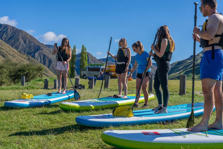 Queenstown: Kayaking or SUP Experience on Moke Lake - Getting set up beside the horseshoe-shaped lake