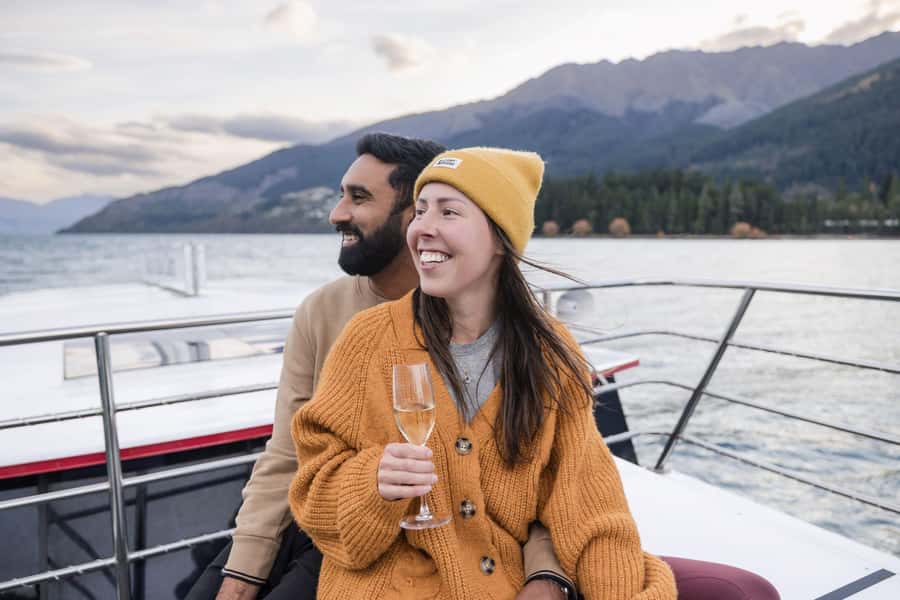 Queenstown: Lake Wakatipu Scenic Cruise - A good choice for families and dogs