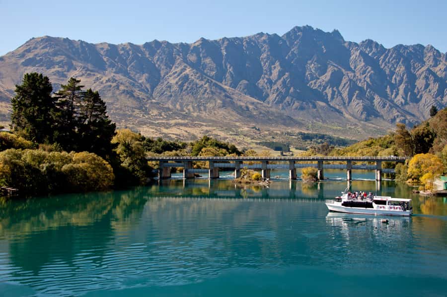 Queenstown: Lake Wakatipu Scenic Cruise - How the price compares with a Queenstown day