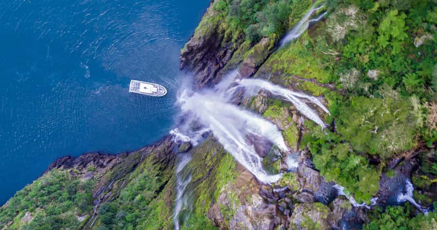 Queenstown: Milford Sound Small-Group Tour w Cruise & Lunch - Why the long road from Queenstown is worth it