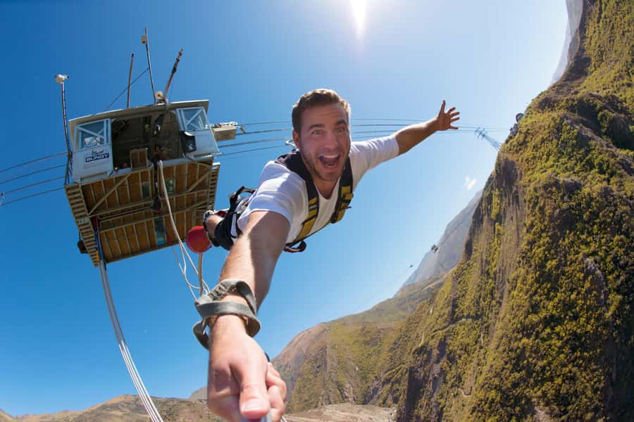 Queenstown: Nevis Bungy & Swing Combo - Leaving Queenstown for the Nevis Valley