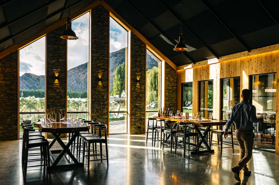 Queenstown: Original Premium Half-Day Gibbston Wine Tour - A one-hour lunch stop at Kinross or another winery