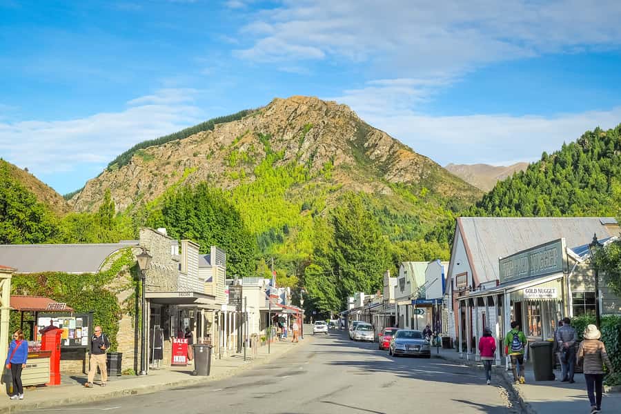 Queenstown: Scenic Highlights, Tour with Wine & Lake Cruise - Guide style, group comfort, and the overall pace