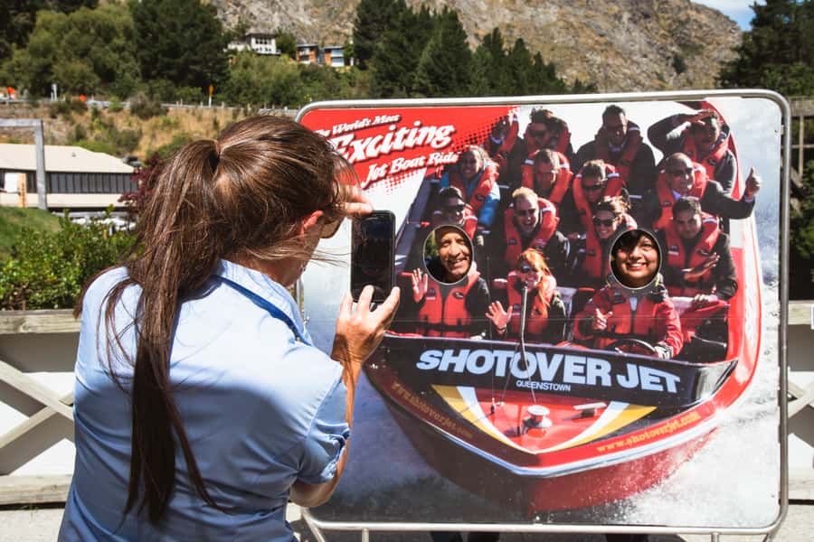 Queenstown: Scenic Highlights, Tour with Wine & Lake Cruise - Why this half-day tour works well in Queenstown