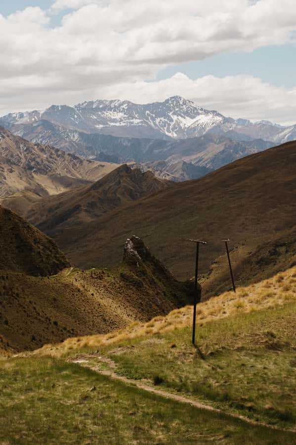 Queenstown: Skippers Canyon Goldrush Highlights Tour - Meeting Cal and the small-group guide style