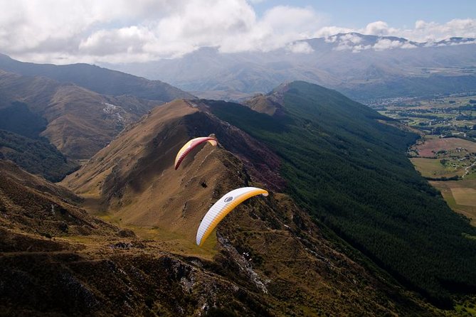 Queenstown Tandem Paragliding from Coronet Peak - Getting ready: harness, helmet, and briefing