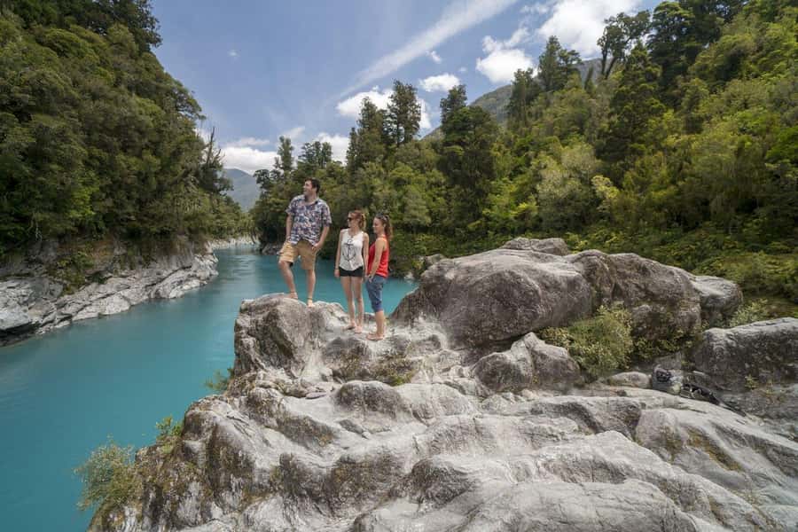 Queenstown to Christchurch via Franz Josef 2-Day Tour - Day one: Cardrona, Wanaka, and Lake Hawea