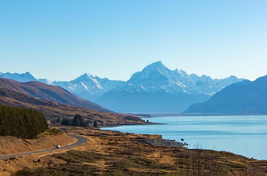 Queenstown to Christchurch via Mt Cook One-Way Tour - The short Lake Tekapo stop