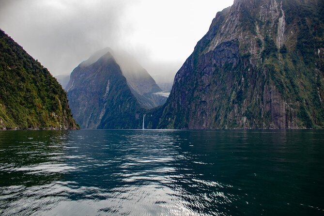 Queenstown to Te Anau via Milford Sound inc Cruise & Lunch - Key points at a glance