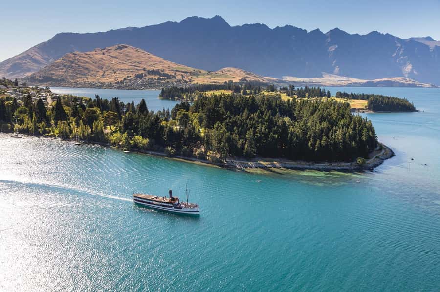 Queenstown: TSS Earnslaw Cruise of Lake Whakatipu - Why the TSS Earnslaw feels different from a standard lake cruise