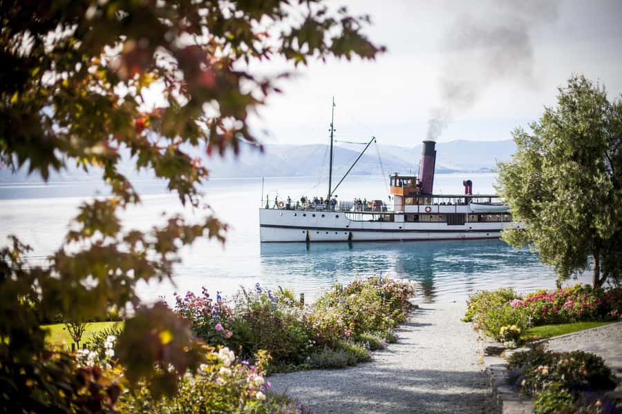 Queenstown: Walter Peak Gourmet BBQ & Lake Whakatipu Cruise - Why this cruise works so well in Queenstown