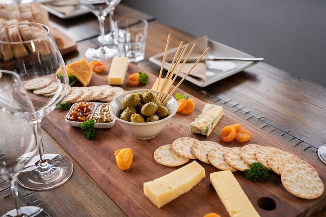 Queenstown Wine Tour - Waitiri Creek adds food to the middle of the day