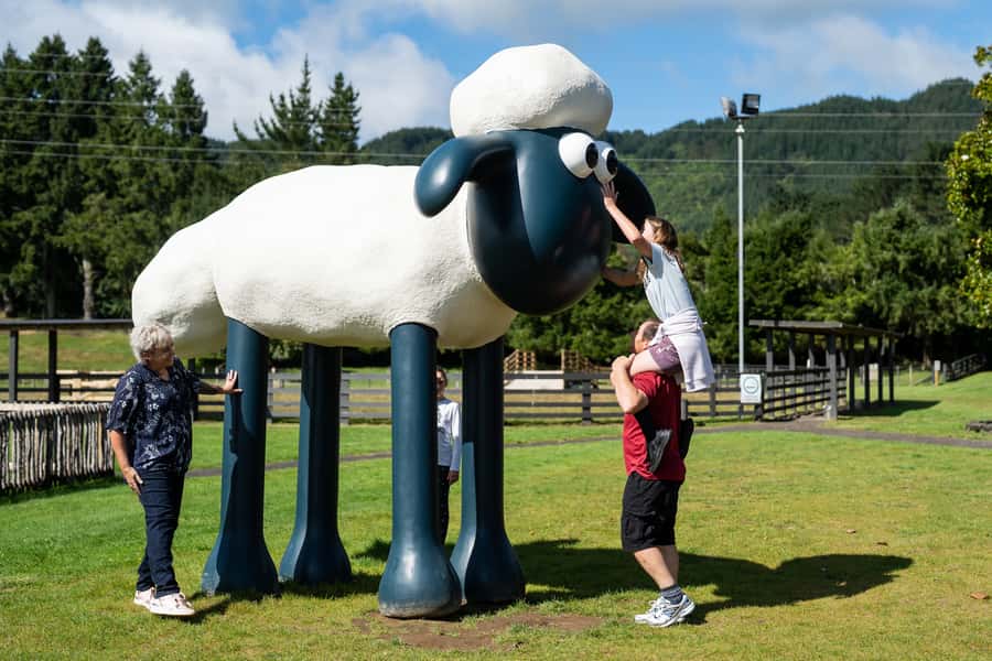 Rotorua: Authentic Kiwi Farm Experience at the Agrodome - The orchard stop and farm-made tastes