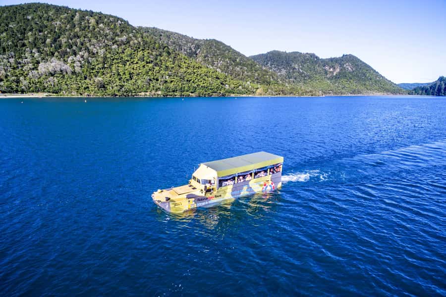Rotorua City and Lakes Duck Tour - Heading toward the lakes district