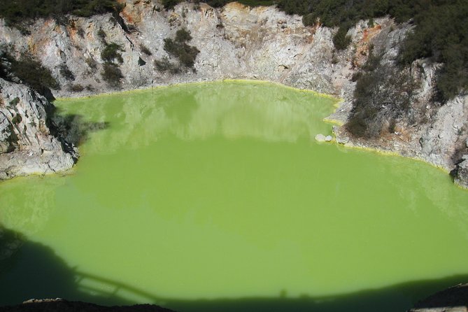 Rotorua Eco Cultural full day tour (Wai o Tapu, Waimangu,Te puia) - Wai-O-Tapu: colorful geothermal scenery early in the day
