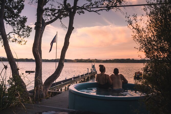 Rotorua: Evening Starlight Gourmet Kayak Tour Glowworms - Reaching Manupirua Hot Pools By Water