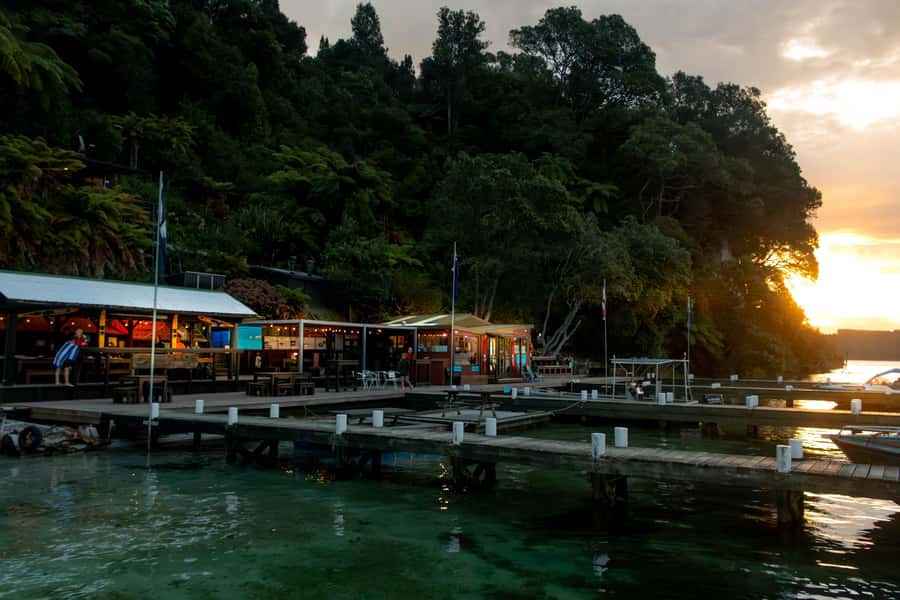 Rotorua: Evening Starlight Gourmet Kayak Tour with dinner - Why Lake Rotoiti makes a fine evening setting