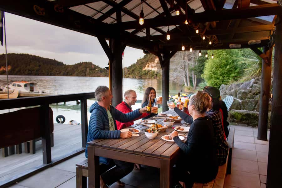 Rotorua: Evening Starlight Gourmet Kayak Tour with dinner - Paddling toward the glowworm cave
