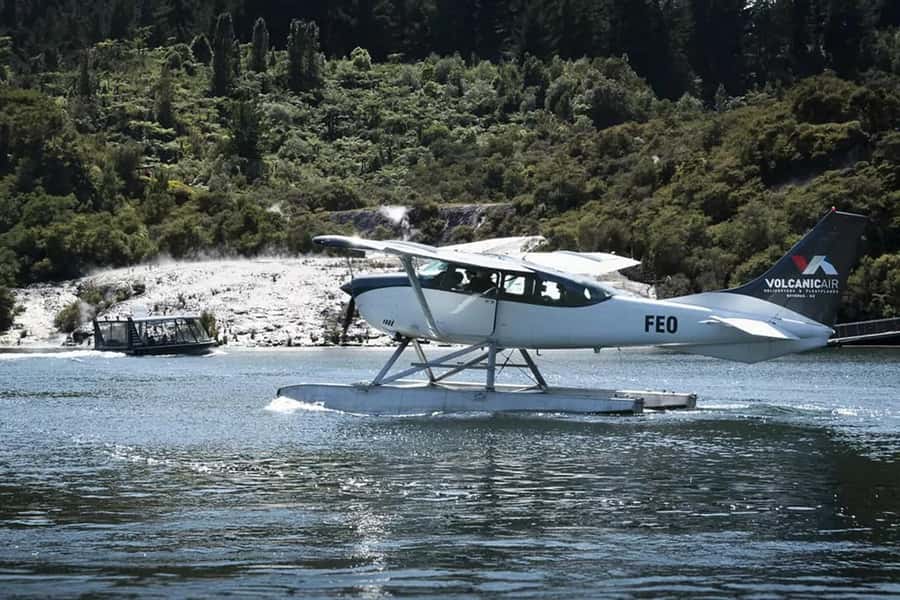 Rotorua: Floatplane Flight with Orakei Korako Landing - Waimangu, Frying Pan Lake, and Inferno Crater