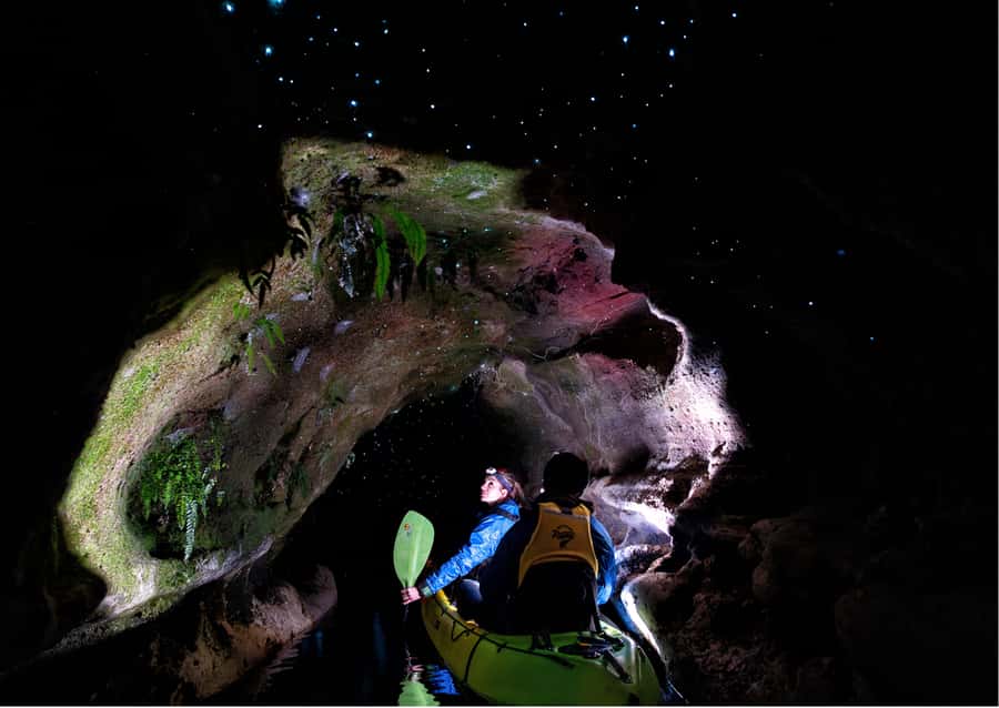 Rotorua: Glow Worm Kayak Tour - Returning across the dark water