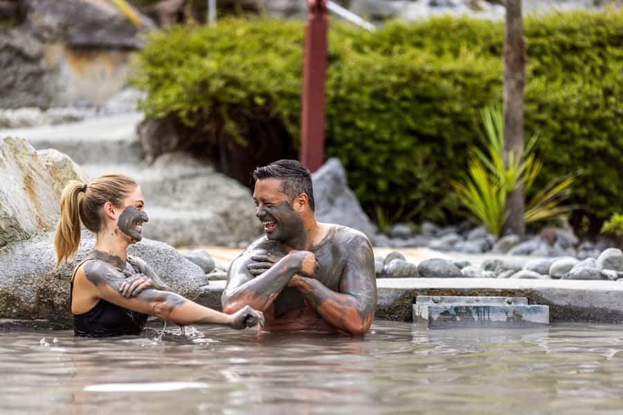 Rotorua: Hell's Gate Outdoor Mud Spa & Guided Walk - The geothermal walk, where the ground looks alive