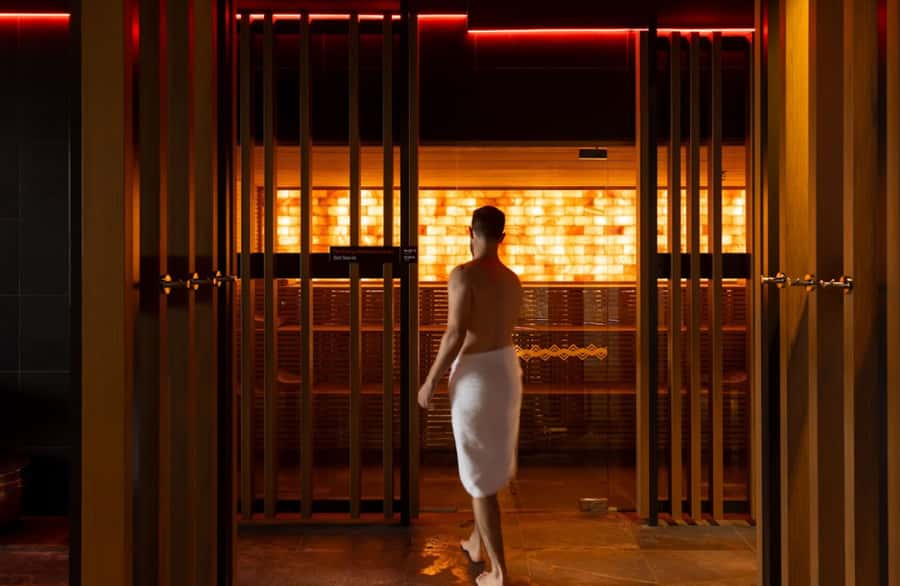 Rotorua: Lakefront Hot Springs & Spa - Luxury Māori Wellness - Geothermal pools and gentle hydrotherapy