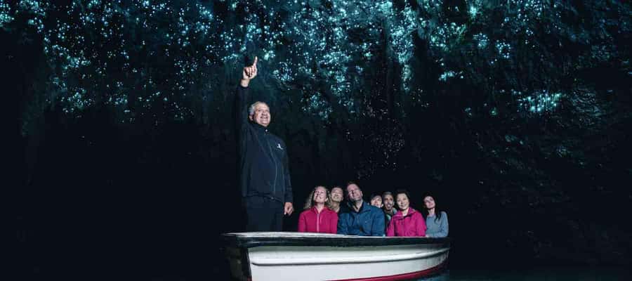 Rotorua: One-Way Trip to Auckland via Hobbiton & Waitomo - Five useful things to know before booking