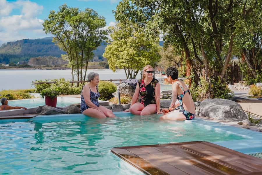 Rotorua: Polynesian Spa Pavilion Hot Pool Bathing (12+ yrs) - Arriving at 1 Hinemoa Street
