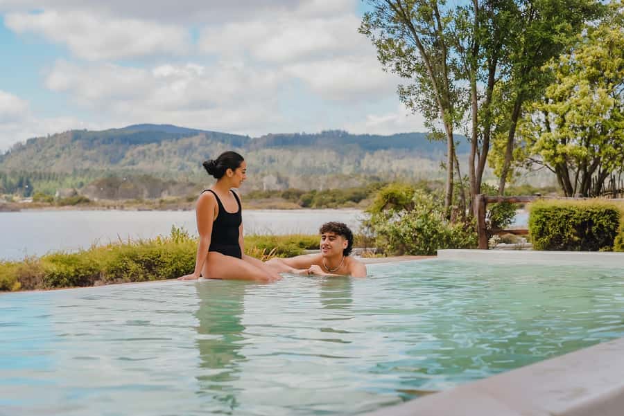 Rotorua: Polynesian Spa Pavilion Hot Pool Bathing (12+ yrs) - Crowds, Comfort, and Practical Limits