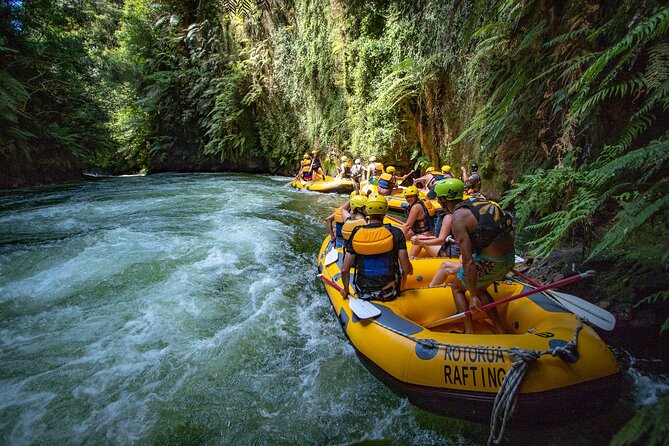 Rotorua Rafting: Kaituna River White Water Rafting & Free Sauna - What the Guides Add to the Ride