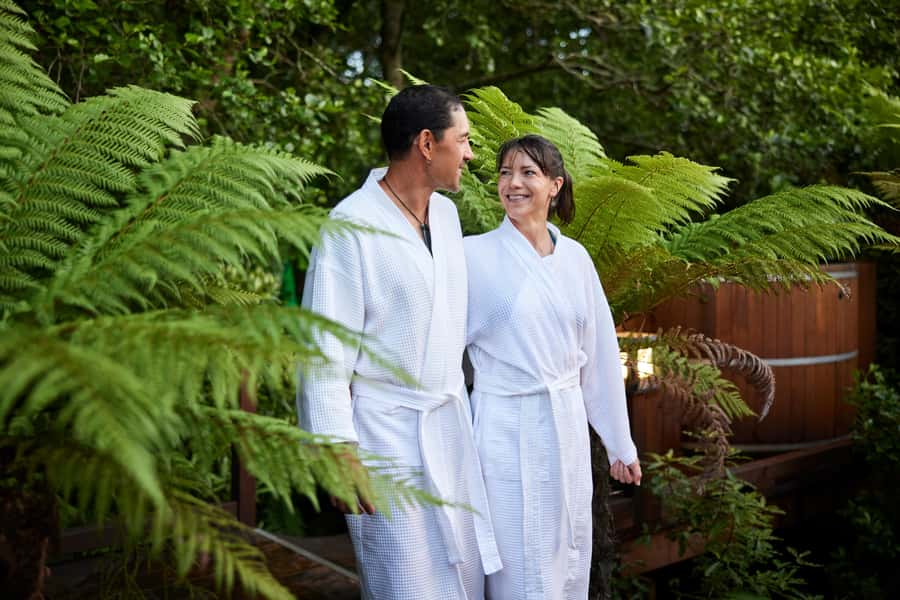 Rotorua: Secret Spot Hot Tubs - Drinks delivered with a push of the button