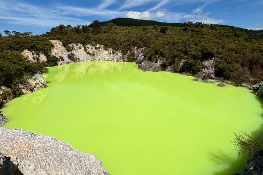 Rotorua & Taupo DayTour Waiotapu & Huka Falls from Auckland - The highlights that shape this long day