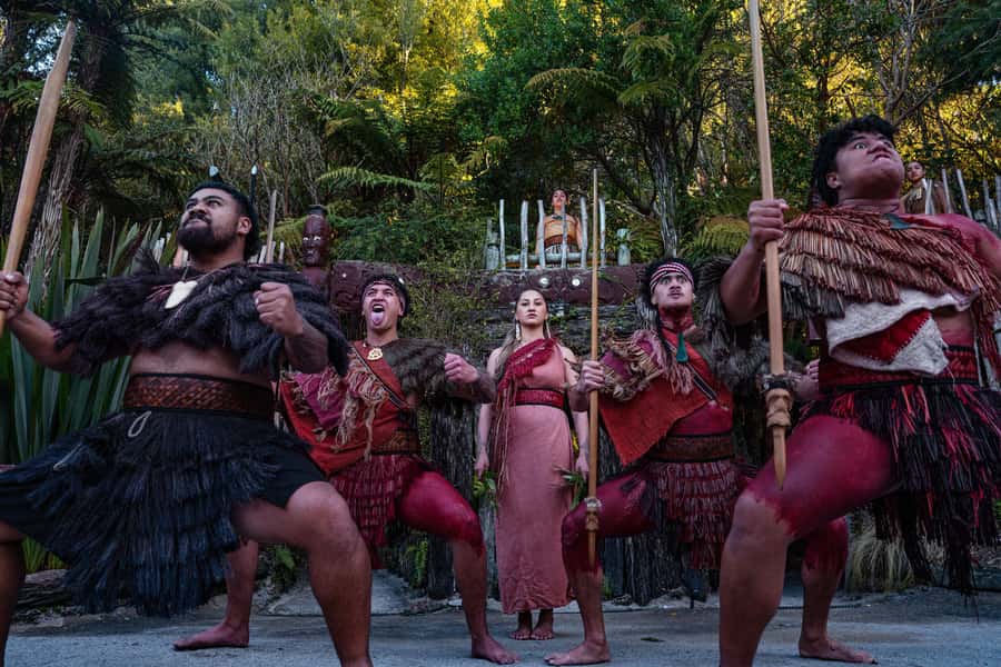 Rotorua: Te Pa Tu Māori Cultural Experience with Dinner - Who will enjoy this Rotorua experience most?