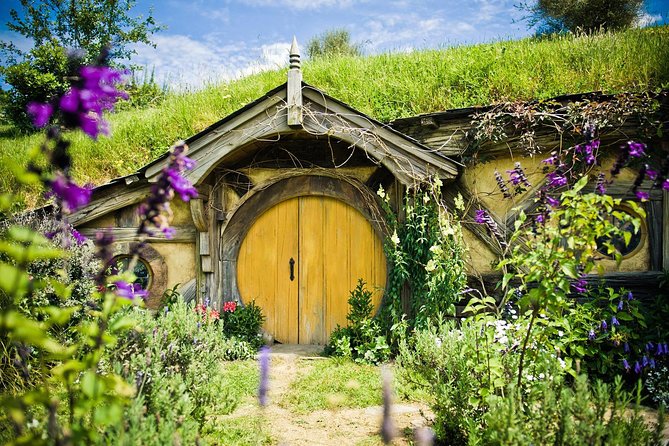Rotorua to Auckland via Hobbiton Tour with Lunch - One Way - Buffet lunch at the Green Dragon Marquee