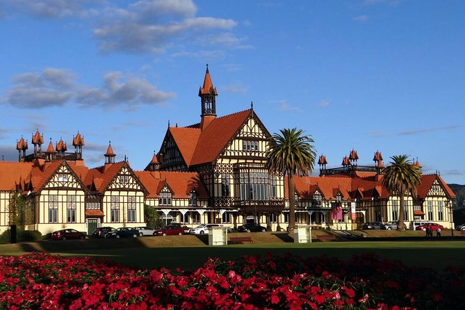 Rotorua via Kiwi/lakes country & a visit to iconic Whakarewarewa - Key points at a glance