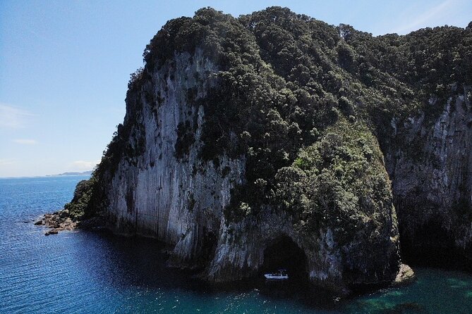 Sea Cave Adventures in the Coromandel - Entering sea caves, lava tubes, and volcanic arches