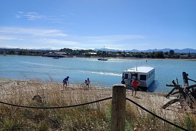 Self-guided E-bike cycle tour with private wine tasting - Seifried Winery gives the day its purpose