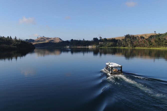 Self-Guided Geothermal Tour in Orakei Korako - Silica terraces and pools in changing colours